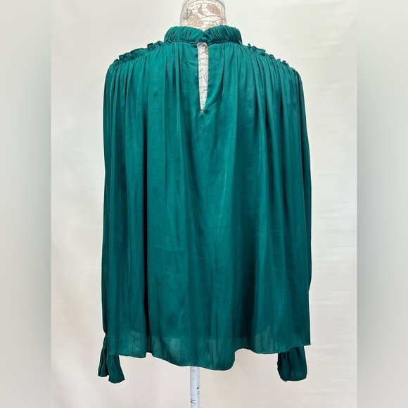 TCEC Emerald green ruched neckline poet sleeve top size M - Picture 6 of 12